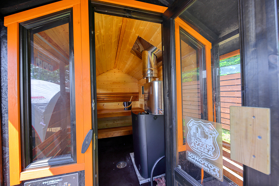 サウナのドア形状